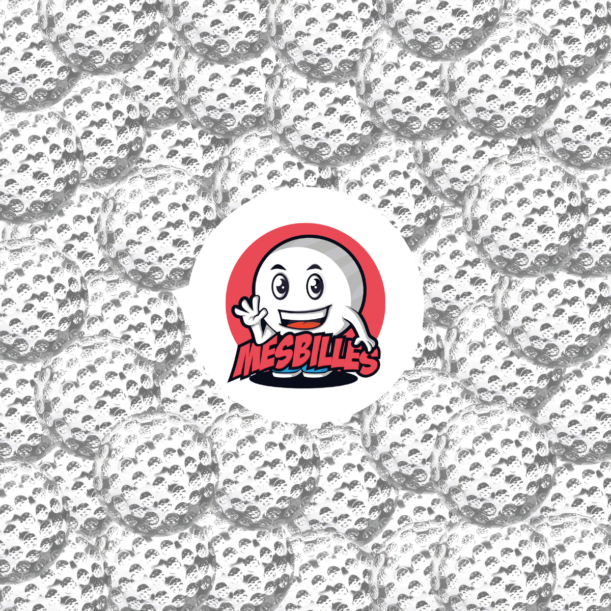 Nahaufnahme mehrerer Murmeln Golfball Kristall 150 mm aus transparentem strukturiertem Glas, angeordnet um das Logo von MesBilles.