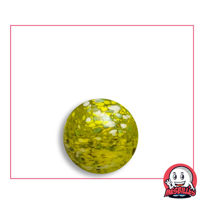 Bille Flyer Vert-Jaune 16 mm KimPlay Collector en verre jaune-vert acide à pastilles jaune vif et blanches et mouchetures vert olive, vue de dessus, 16 mm de diamètre