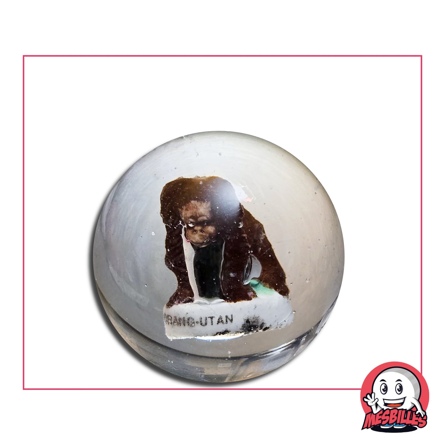 Bille Incrustation Orang-outan 35 mm avec figurine d’orang-outan miniature incrustée dans le verre.