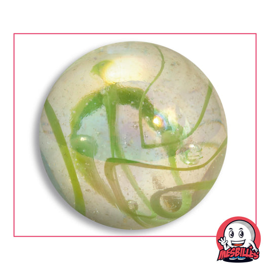Grande bille Ruban Vert en verre transparent incolore à rubans vert anis et vert olive, reflets irisés, vue de dessus, 50 mm de diamètre