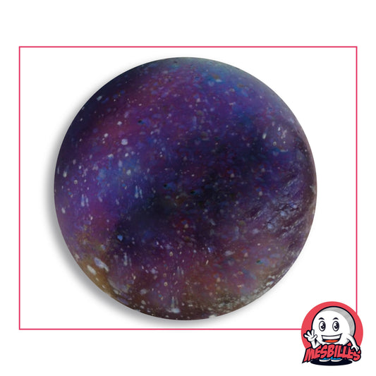 Grande bille Univers en verre noir moucheté de points clairs et colorés, vue de dessus, 50 mm de diamètre