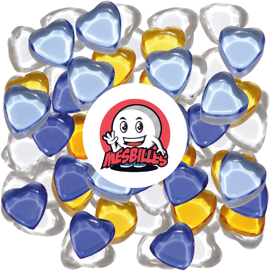 Bild des Maskottchens MeineMurmeln umgeben von extraflachen Murmeln Herz aus transluzentem Glas Blau - MeineMurmeln