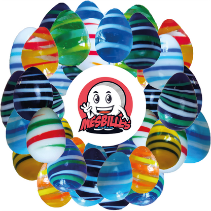 Bild des Maskottchens MeineMurmeln umgeben von Eier-Murmeln MeineMurmeln, unkonventionelle Form, intensiv blaues Glas mit weißen und blauen Streifen, 25 mm Eier-Murmeln MeineMurmeln, unkonventionelle Form, intensiv blaues Glas mit weißen und blauen Streifen, 25 mm