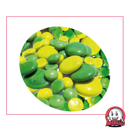 Komposition aus flachen Murmeln in Zitronengrün und Grün, opak, in verschiedenen Größen