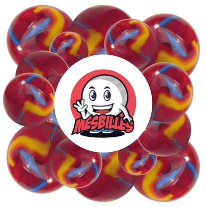 Bild des Maskottchens MeineMurmeln umgeben von Murmeln Fiesta 14 mm rot mit blauen und gelben Streifen