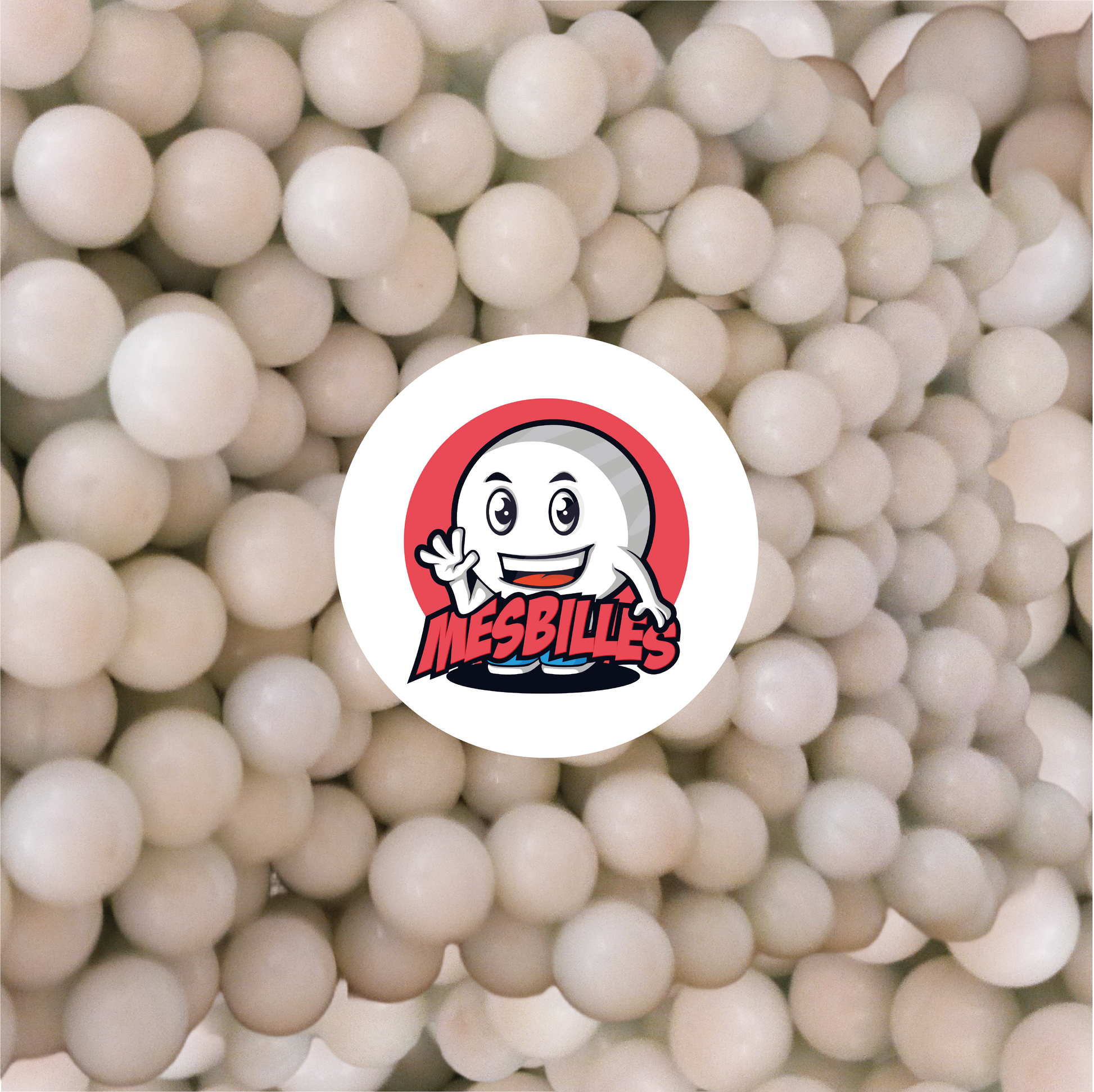 Entdecken Sie Raffinesse mit unserer 25 mm großen Perlmuttene Murmel. Eine Porzellanmurmel im Kalottenformat von unvergleichlicher Schönheit, wie eine kostbare Perle im Meer der Spiele.