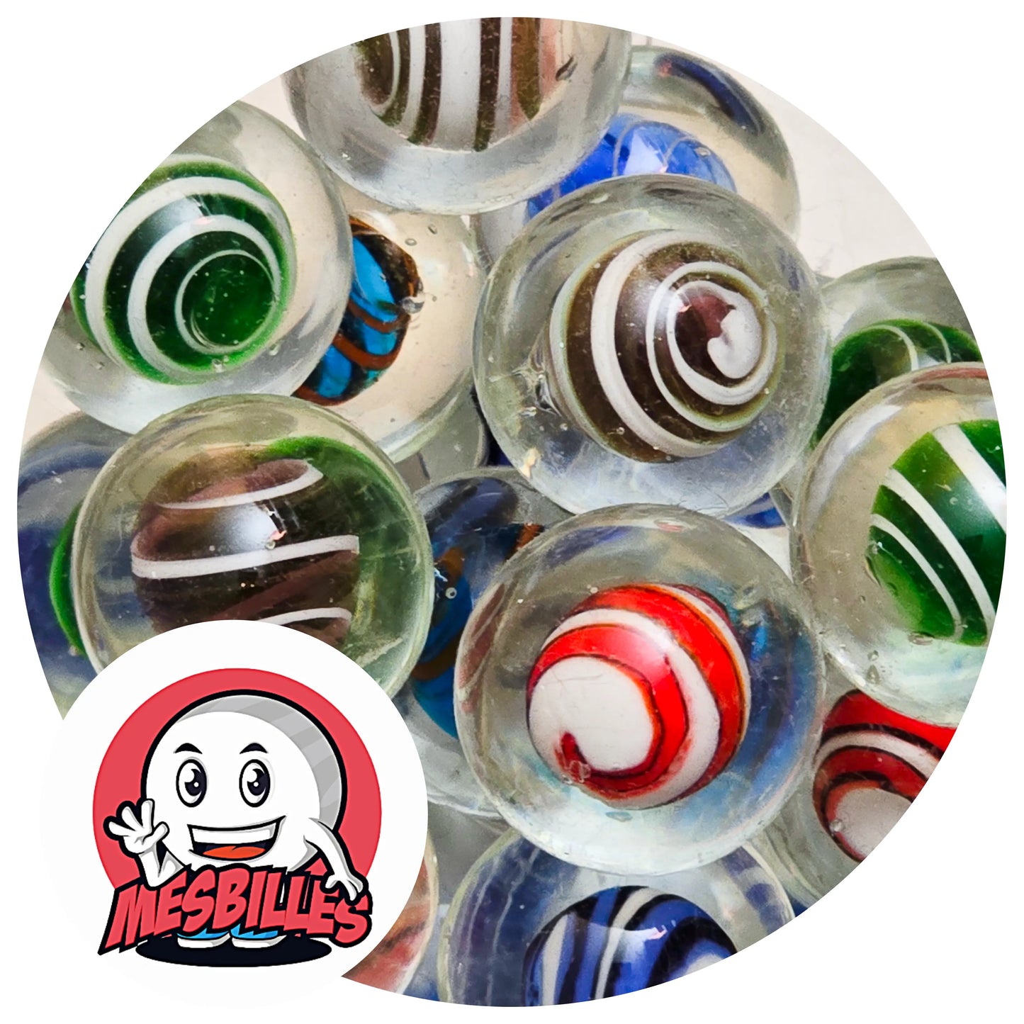 On dit que cette bille est née d’un rayon de lune tombé par erreur dans un four de verrier. Depuis, elle roule avec une élégance presque magique. Si vous la secouez doucement, certains affirment qu’elle murmure des secrets violets… mais seulement les soirs de pleine lune. 🌙✨