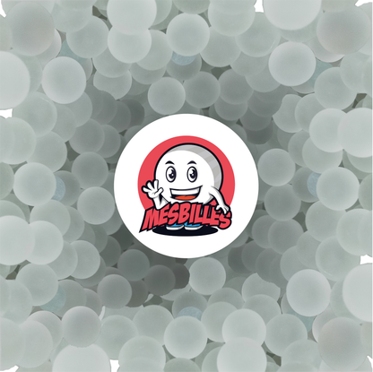 Murmeln-Liebhaber, wir haben einen Schatz für Sie: unsere Murmel Mattiert, eine wunderschöne 50-mm-Murmel aus mattiertem böhmischem Glas.