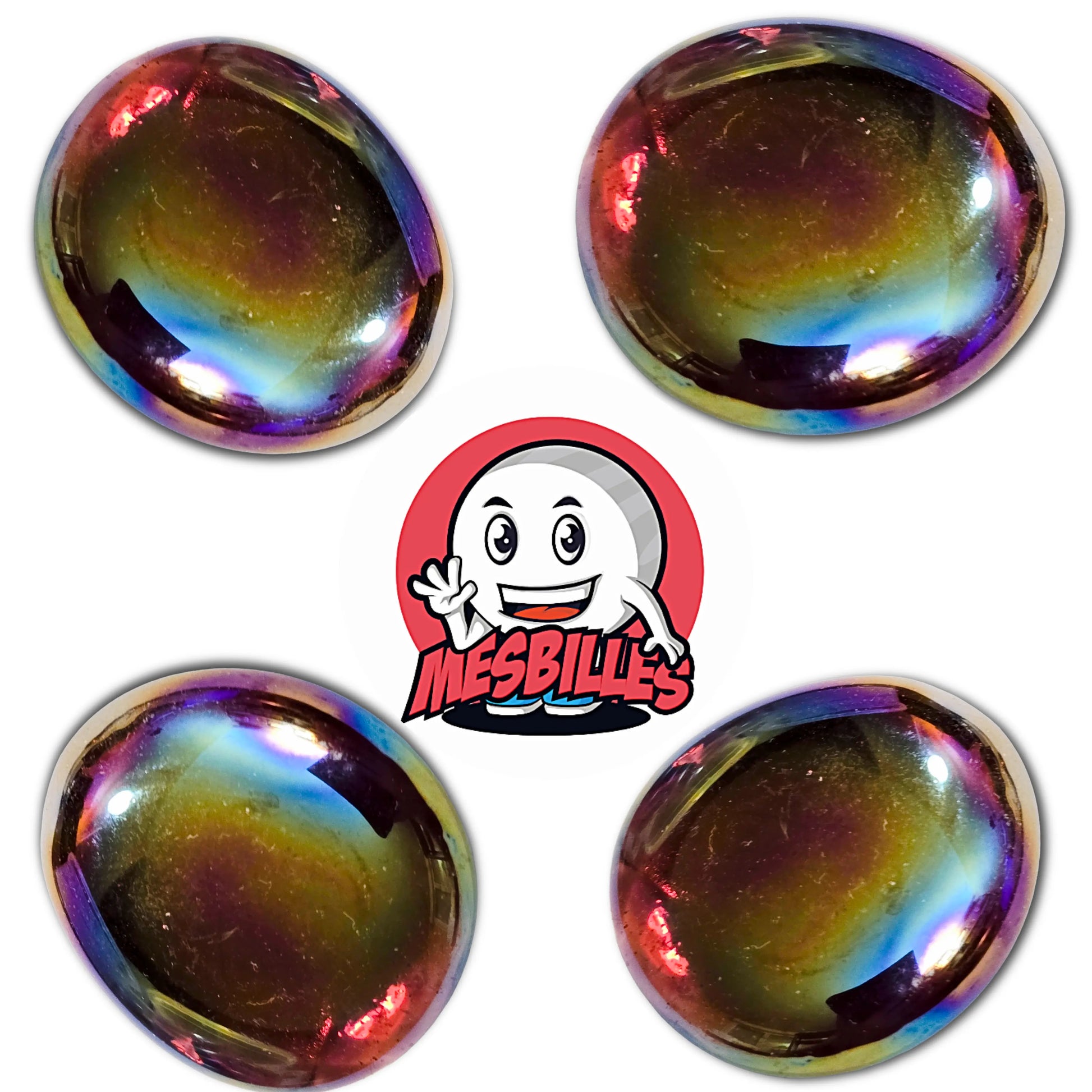 Une grande bille plate, également nommée Bille Galet en Verre, de la famille des Billes Irisées. Cette bille forme est ronde, légèrement ovoïde et mesure environ 3 cm de diamètre