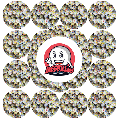 Bild des Maskottchens Meine Murmeln umgeben von Murmeln 16 mm weiß opak mit mehrfarbigen Splittern