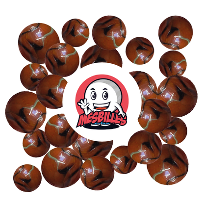 Diese Troll-Murmel ist eine 35 mm große Glasmurmel. Auf der Website von MeineMurmeln sind Murmeln mit Durchmessern von 8 mm bis 50 mm und mehr für bestimmte Murmel-Familien erhältlich.