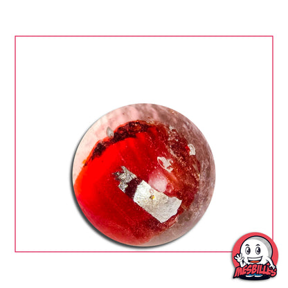Rouge intense et spirales blanches : en 25 mm, cette bille Serpentin KimPlay Collector ne passe jamais inaperçue.
