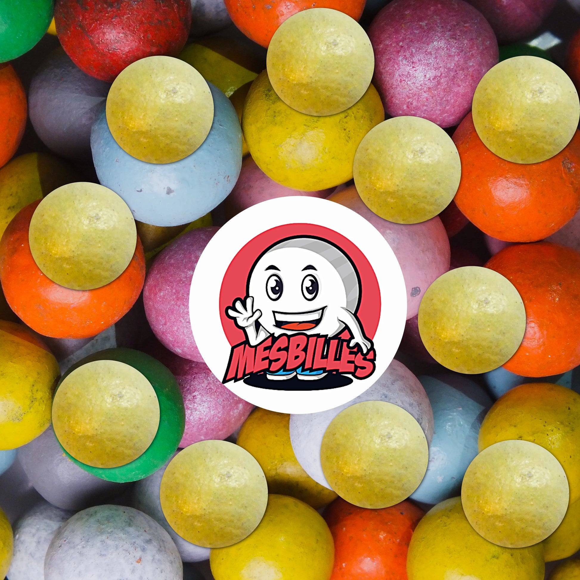 Bille en terre jaune léger de 10 mm sur fond blanc avec logo MesBilles